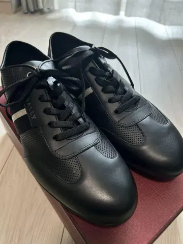 BALLY 블랙 스니커즈