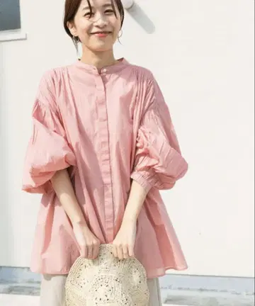 어반 리서치 코튼 보일 개더 블라우스
