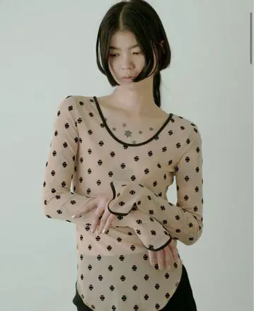 [ SORIN ] SWAN LAKE U-NECK TOP