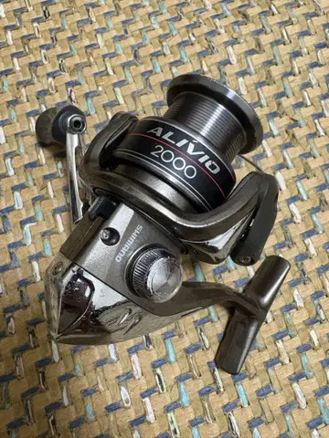SHIMANO ALIVID 2000 스피닝 릴 시마노