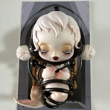 POP MART SKULL PANDA IMAGE OF REALITY