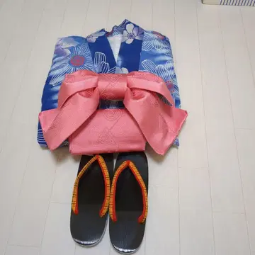 파랑 꽃무늬 유카타 핑크 오비 일본 나막신 세트
