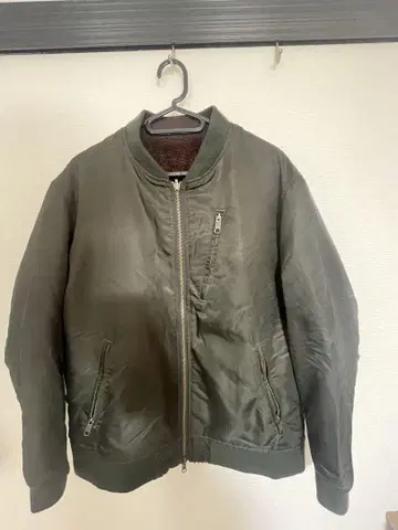 MA-1 스타일 자켓 올리브색