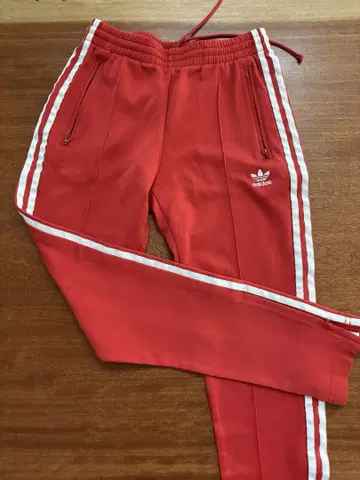 adidas 레드 조거 팬츠 M