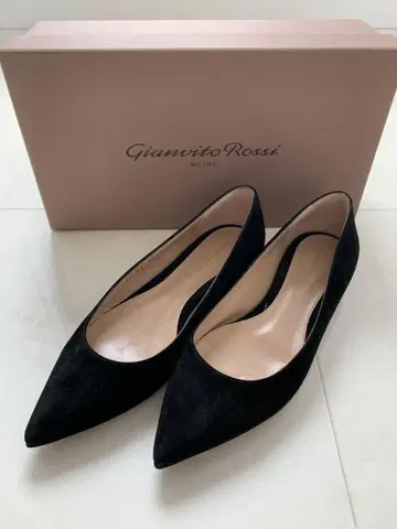 새상품급 Gianvito Rossi 블랙 스웨이드 펌프스