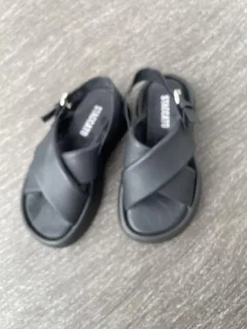 타임세일 미사용 새상품 스타카토 블랙 크로스 스트랩 샌들