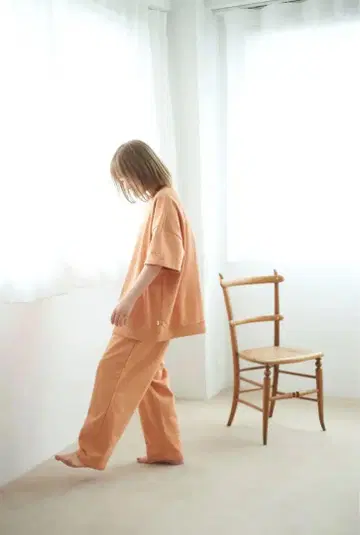 움 옴 맨투맨 룸웨어 오렌지 허벅지타
