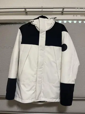 AZUL 화이트/네이비 다운 자켓 M