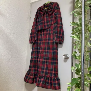 빨간색 체크 무늬 리본 포함 긴팔 원피스