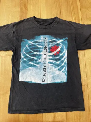 RED HOT CHILI PEPPERS 티셔츠