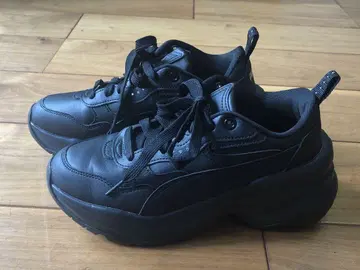 [새상품급] PUMA 시리아 웨지 스니커즈 24cm