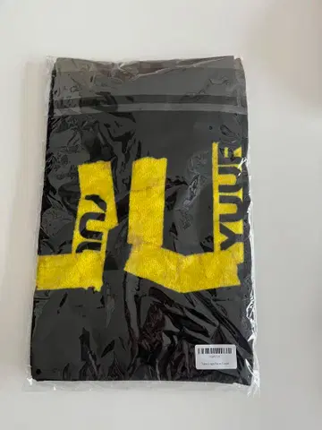 유리 YUURI 로고 타월 블랙과 옐로우 컬러