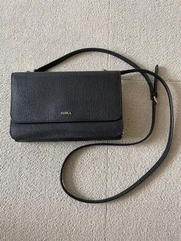 FURLA 블랙 가죽 숄더백