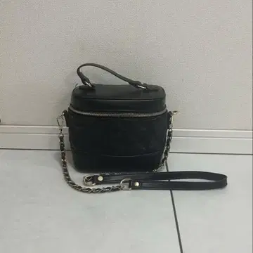 블랙 퀼팅 숄더백