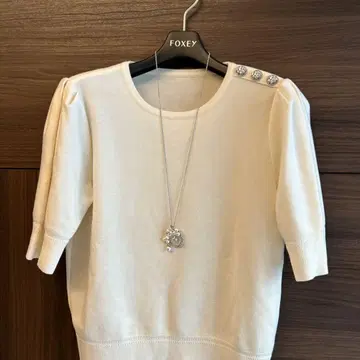 새상품 FOXEY 화이트 니트 반팔 비쥬 포함 40