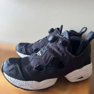 Reebok [ 인스타 펌프 퓨리 ] 블랙