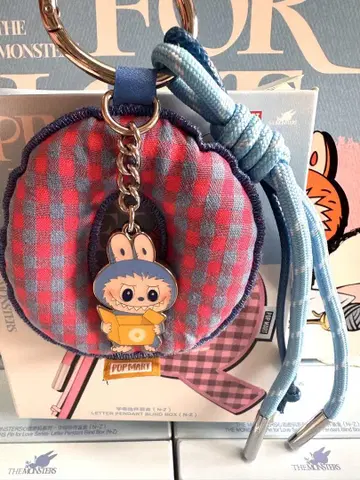 LABUBU PIN FOR LOVE 알파벳 펜던트 O