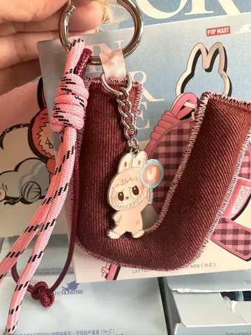 러브브 LABUBU PIN FOR LOVE 알파벳 펜던트 U