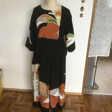 전통 예복 기모노 상의와 와이드 팬츠