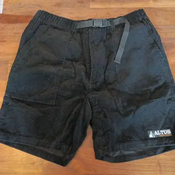 ALTUS 블랙 숏팬츠 M 사이즈