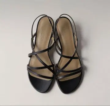 오데뜨 앤 오딜 비대칭 크로스 샌들 23cm