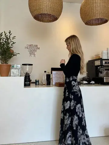 MERCURYDUO 꽃무늬 니트 롱 원피스 정가 17,930엔