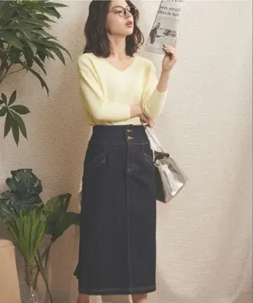 noela 백 플레어 타이트 스커트
