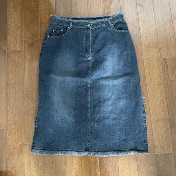 다크 데님 프린지 헴 타이트 스커트