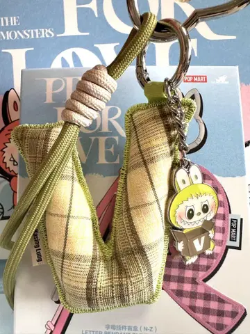 LABUBU 핀 포 러브 알파벳 펜던트 V