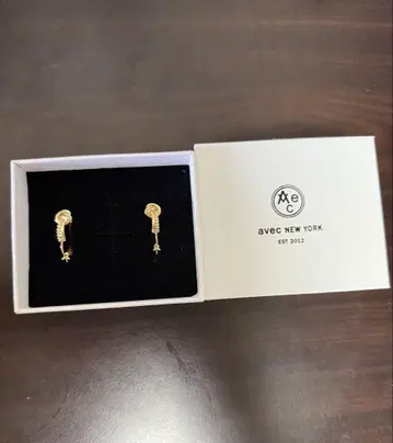 에이버리 매듭 후프 귀걸이 AVEC NEW YORK