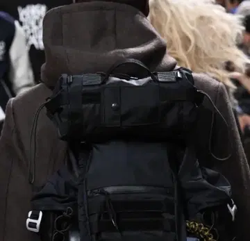 Sacai 25AW 블랙 바디백