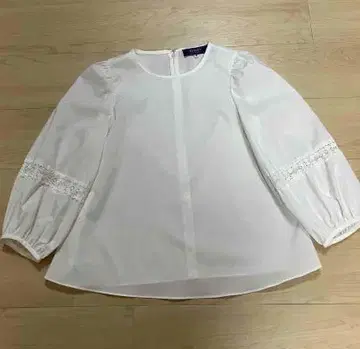 화이트 벌룬 슬리브 블라우스