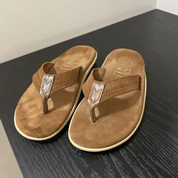 ISLAND SLIPPER 브라운 샌들