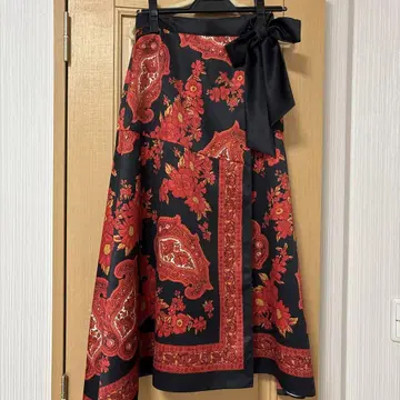 주말 가격 인하 그레이스 콘티넨탈 페이즐리 무늬 플레어 스커트