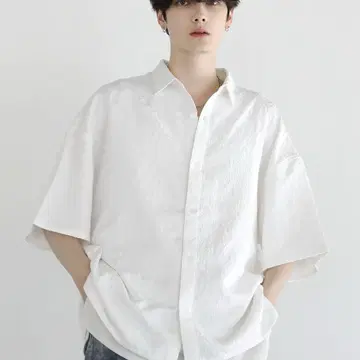 화이트 패턴 반팔 오버사이즈 셔츠