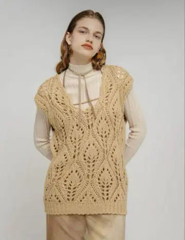 eaphi U NECK LEAF PATTERN KNIT VEST