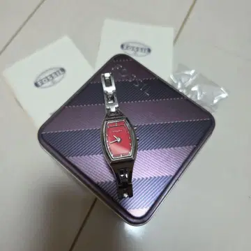 FOSSIL 타원형 빨간색 다이얼 시계