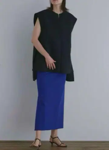 새상품급 현행 모델 LE PHIL 타이트 스커트 슬릿 블루