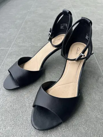 Clarks 클락스 블랙 샌들 사이즈 38