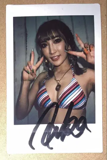 AIKA 폴라로이드 사인 포함 2
