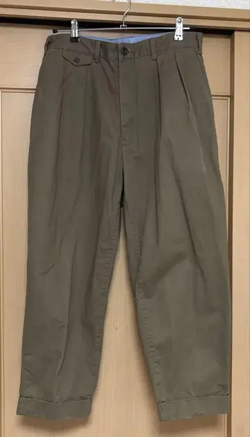 BEAMS PLUS 2 플리츠 치노 팬츠 카키 올리브