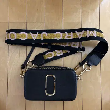 MARC JACOBS 블랙 x 화이트 THE SNAPSHOT