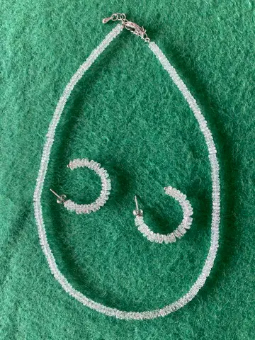 쿼츠 목걸이와 귀걸이 세트