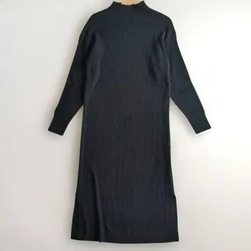 에부르 리브 니트 원피스 맥시 길이 하이넥 블랙