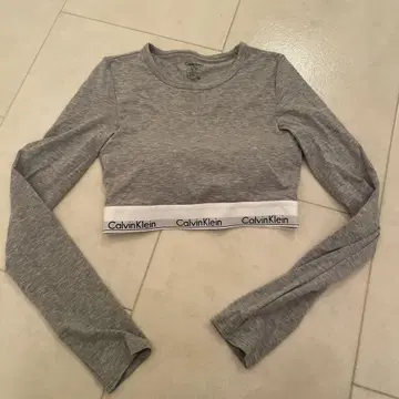 Calvin Klein 그레이 크롭 T셔츠 M