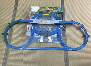 펼치면 입체! 토미카와 프라레일의 마을 맵과 레일 포함