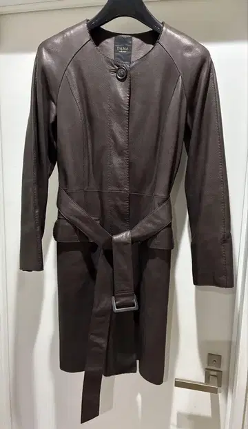 DAMA Collection 노카라 벨트 램 가죽 코트 M