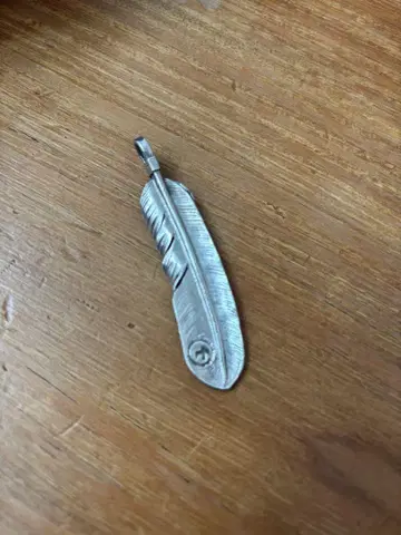 고로즈 페더 목걸이