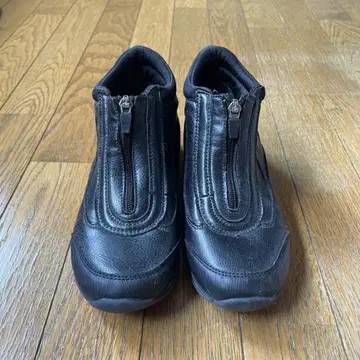블랙 하이컷 스니커즈/부츠 지퍼 Crofs&Barrows