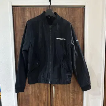 Quiksilver 블랙 나일론 자켓 M